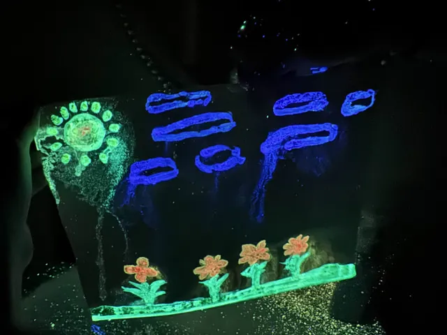 Glow-in-the-dark chemistry activity at a STEAMLabs camp